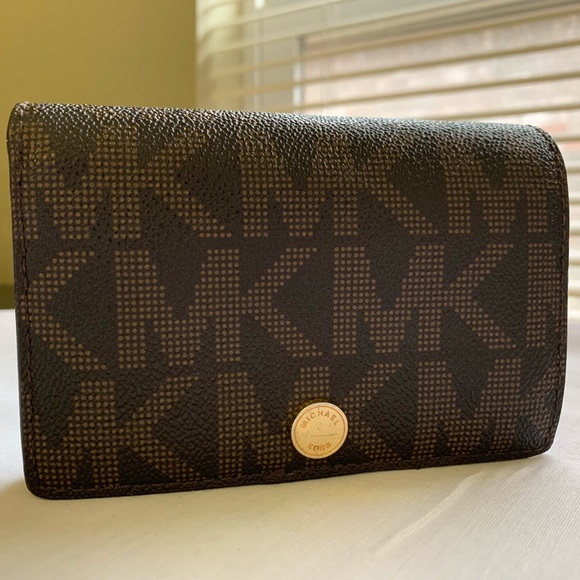 Michael Kors Handbags - Michael Kors Signature Saffiano Medium Slim Wallet